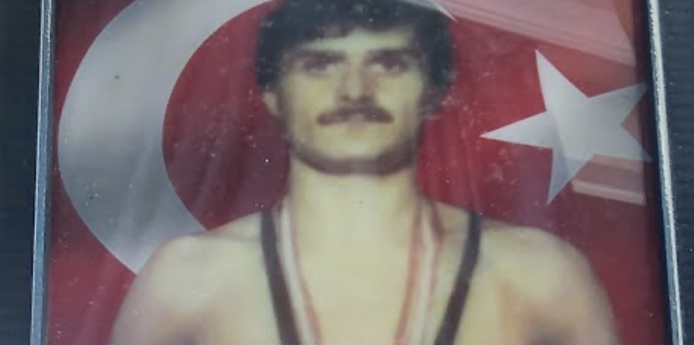 Güreş birincisi Üzeyir SarıMehmet